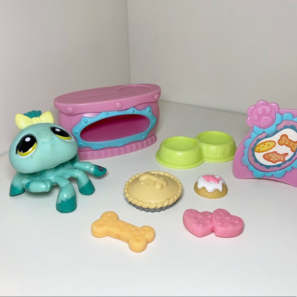 RARE Littlest Pet Shop - Bakery Set w/ Cute Spider